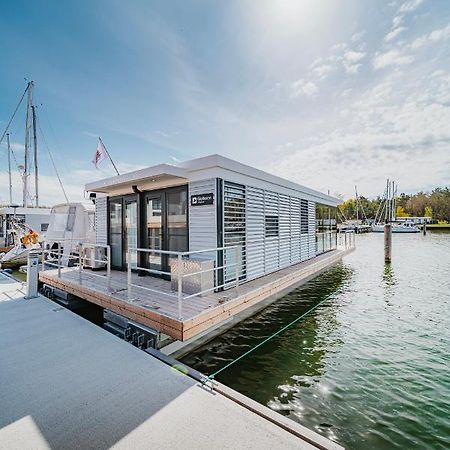 Schwimmendes Ferienhaus "Trinity" Ihr Seahome Auf Der Ostsee 페네뮌데 외부 사진