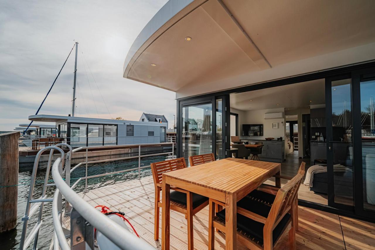 Schwimmendes Ferienhaus "Trinity" Ihr Seahome Auf Der Ostsee 페네뮌데 외부 사진