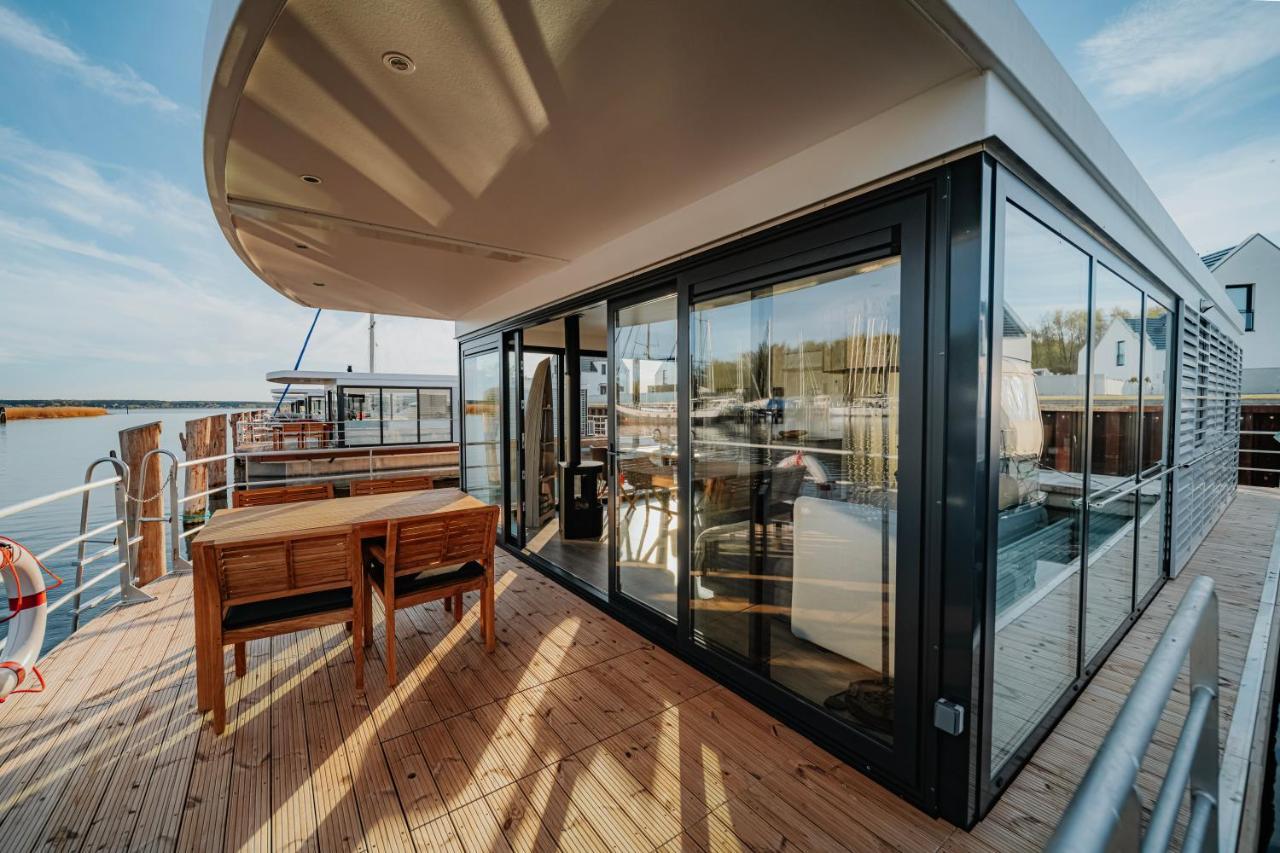 Schwimmendes Ferienhaus "Trinity" Ihr Seahome Auf Der Ostsee 페네뮌데 외부 사진