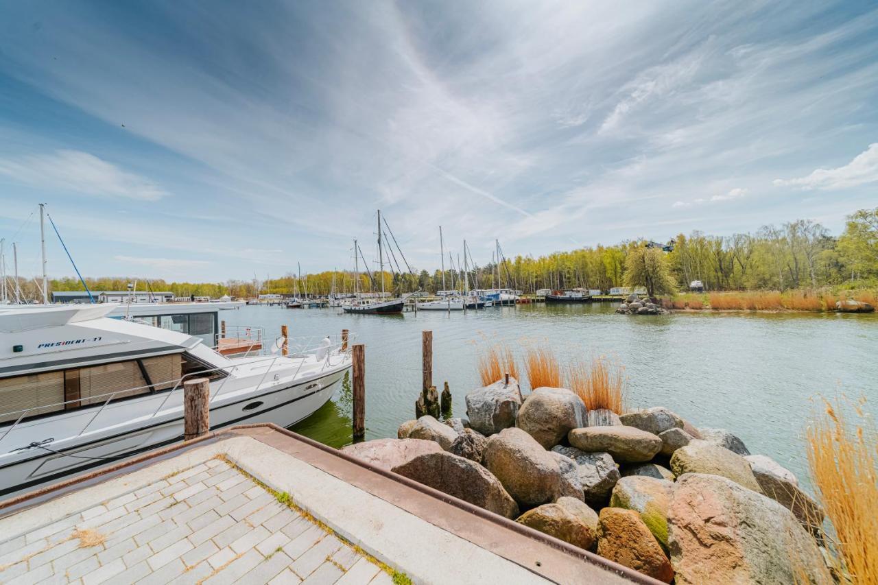 Schwimmendes Ferienhaus "Trinity" Ihr Seahome Auf Der Ostsee 페네뮌데 외부 사진