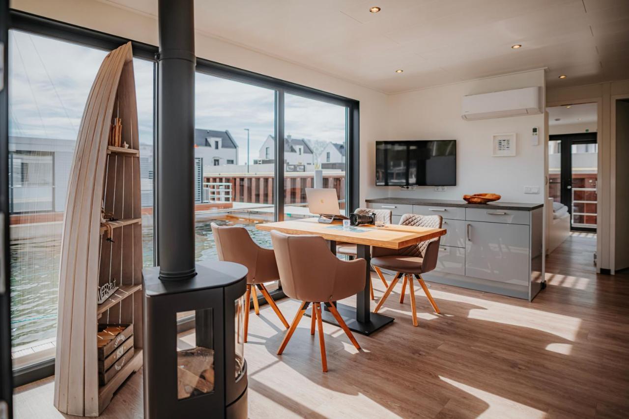 Schwimmendes Ferienhaus "Trinity" Ihr Seahome Auf Der Ostsee 페네뮌데 외부 사진
